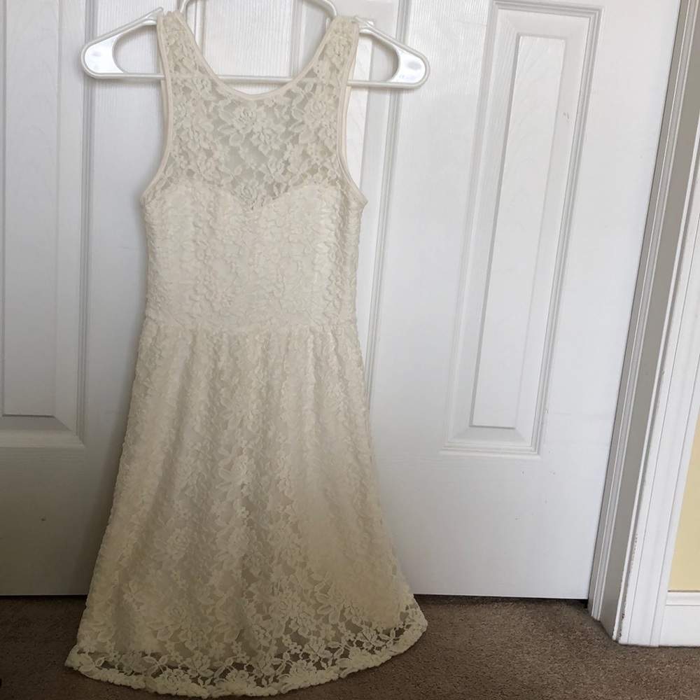 White lace dress - Picture 1 of 4